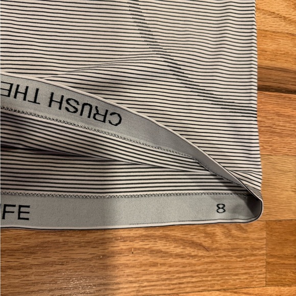 Lululemon striped black razor back tank 8 - Picture 5 of 5